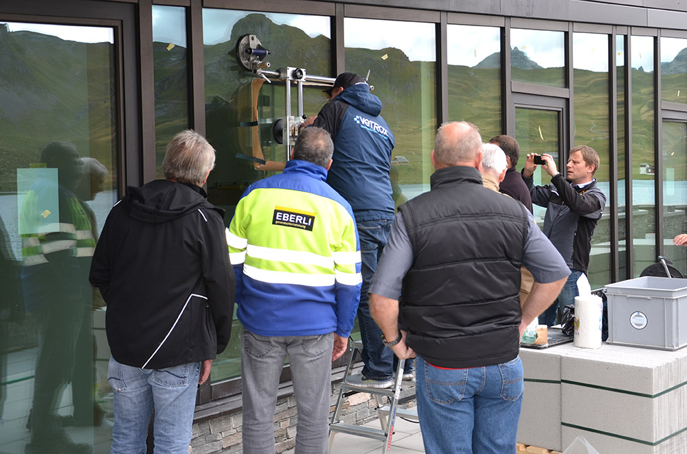 vetrox, glaskratzer, glaskratzer entfernen, glaskratzerentfernung, scratching, graffiti, glass doc, glassanierung, verkratztes glas